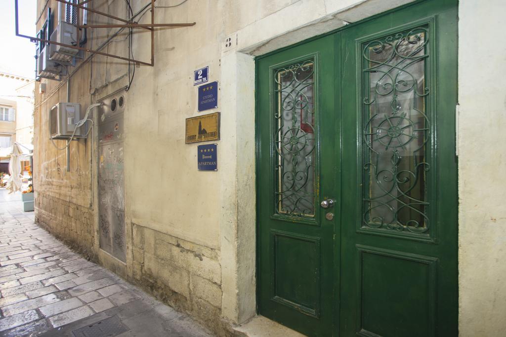 Old Square Apartment Split Exterior photo